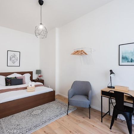10 Min City Centre 5 People Apartment, Free Coffee 프라하 외부 사진