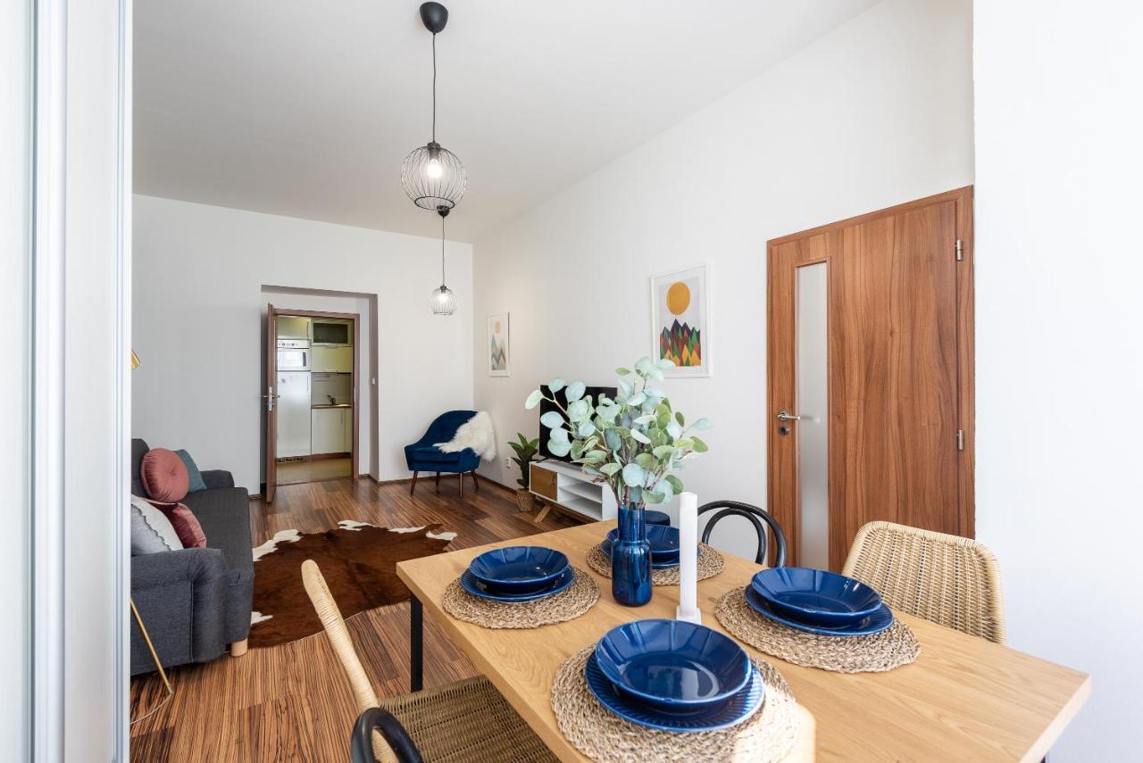 10 Min City Centre 5 People Apartment, Free Coffee 프라하 외부 사진