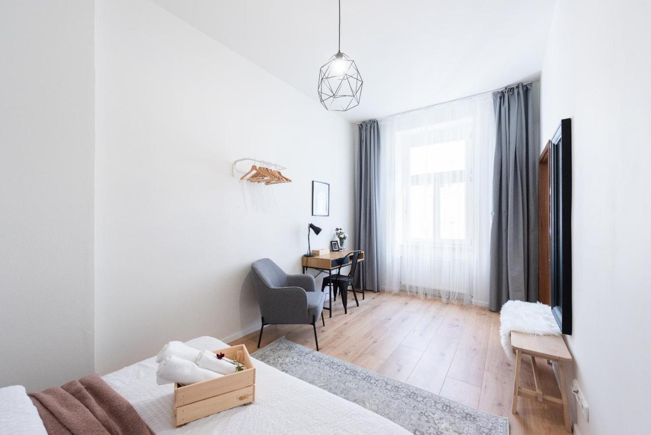 10 Min City Centre 5 People Apartment, Free Coffee 프라하 외부 사진