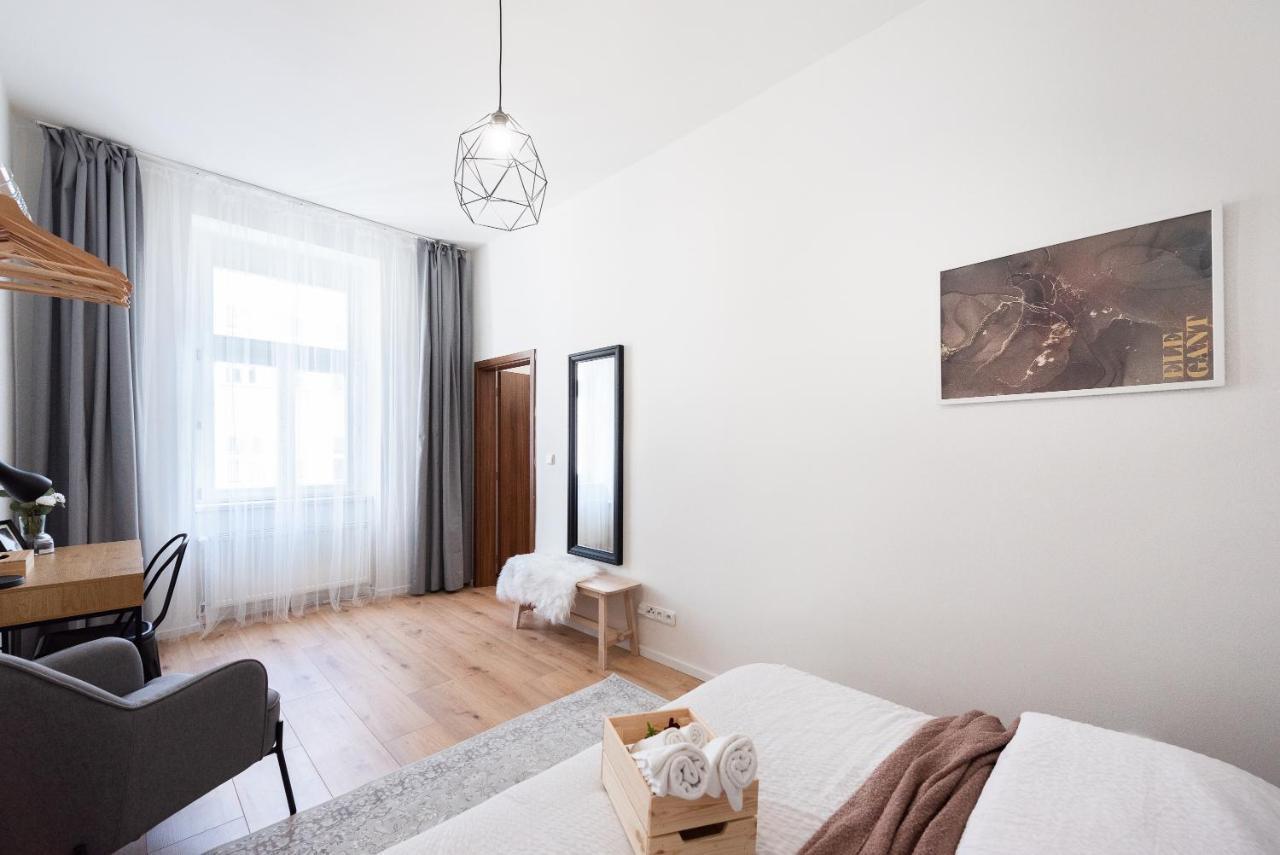 10 Min City Centre 5 People Apartment, Free Coffee 프라하 외부 사진